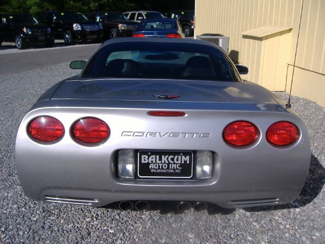 Chevrolet Corvette 2004 photo 2