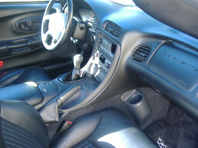 Chevrolet Corvette 2004 photo 3