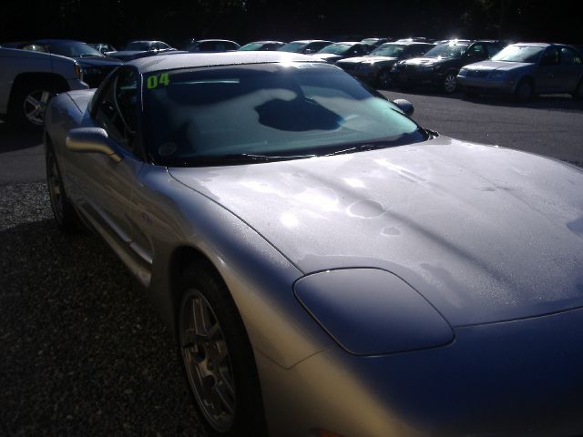 Chevrolet Corvette 2004 photo 4