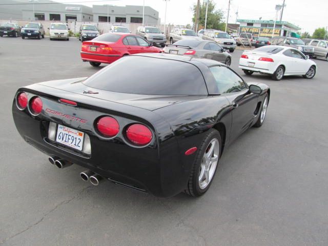 Chevrolet Corvette 2004 photo 3