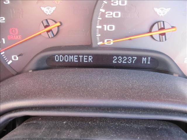 Chevrolet Corvette 2004 photo 3