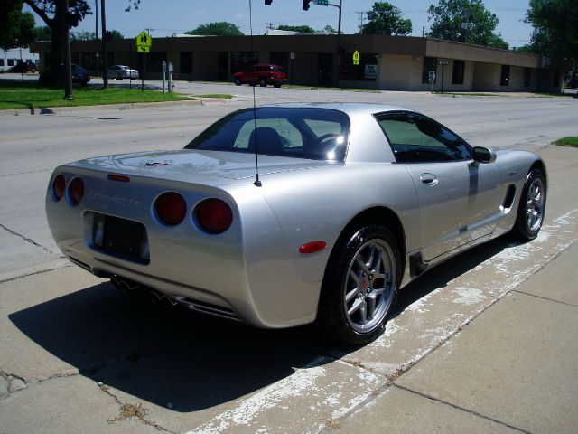 Chevrolet Corvette 2004 photo 2
