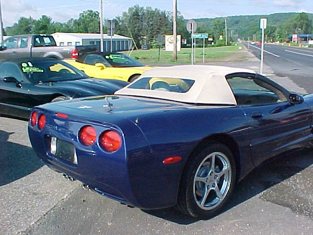 Chevrolet Corvette 2004 photo 2
