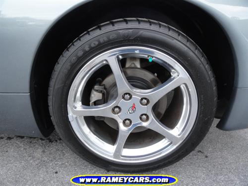 Chevrolet Corvette 2004 photo 3