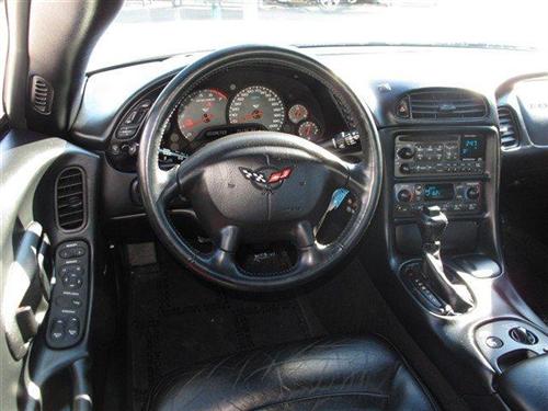 Chevrolet Corvette 2004 photo 3