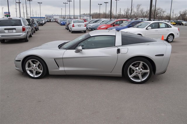 Chevrolet Corvette 2005 photo 2
