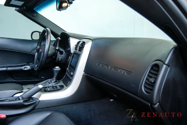 Chevrolet Corvette 2005 photo 13