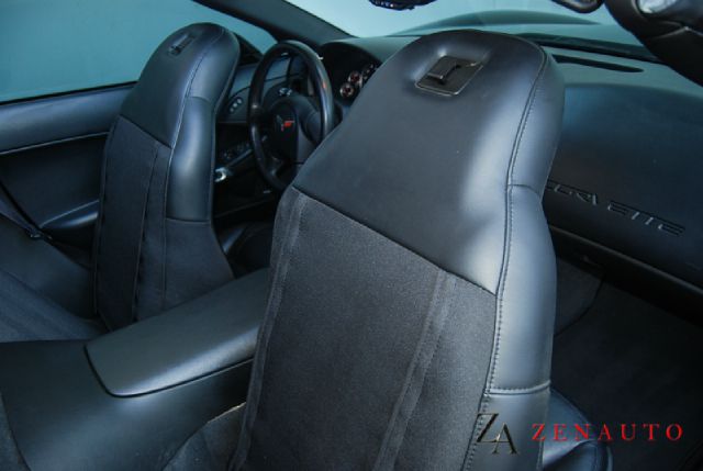 Chevrolet Corvette 2005 photo 19