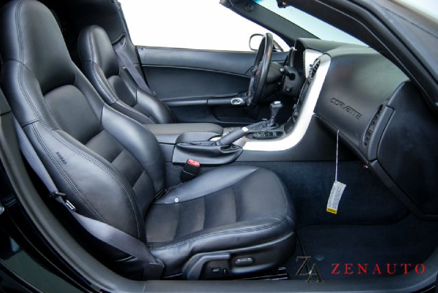Chevrolet Corvette 2005 photo 25