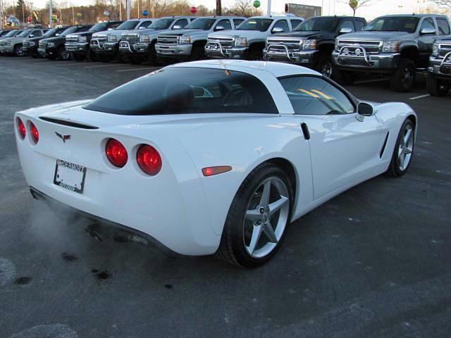 Chevrolet Corvette 2011 photo 2