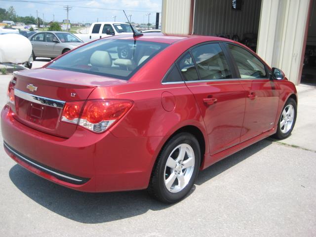 Chevrolet Cruze 4dr Sdn 3.0L Luxury 4matic AWD Sedan