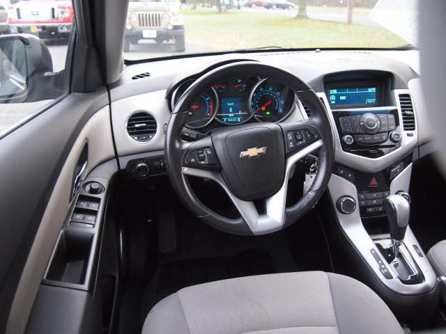 Chevrolet Cruze 2011 photo 2