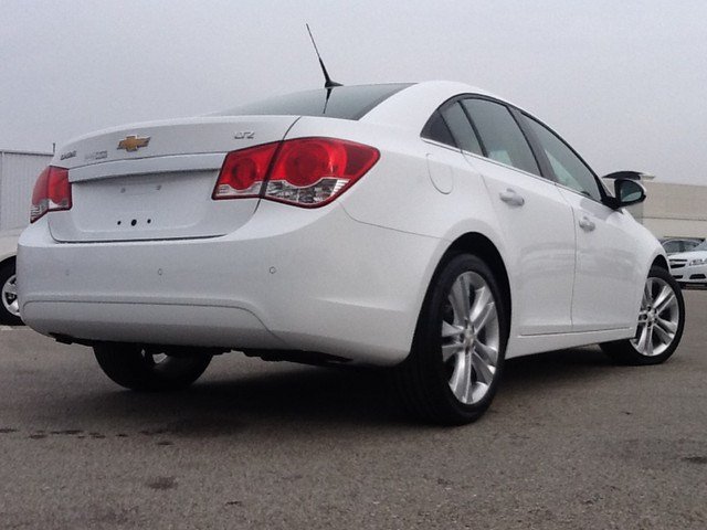 Chevrolet Cruze 2012 photo 2