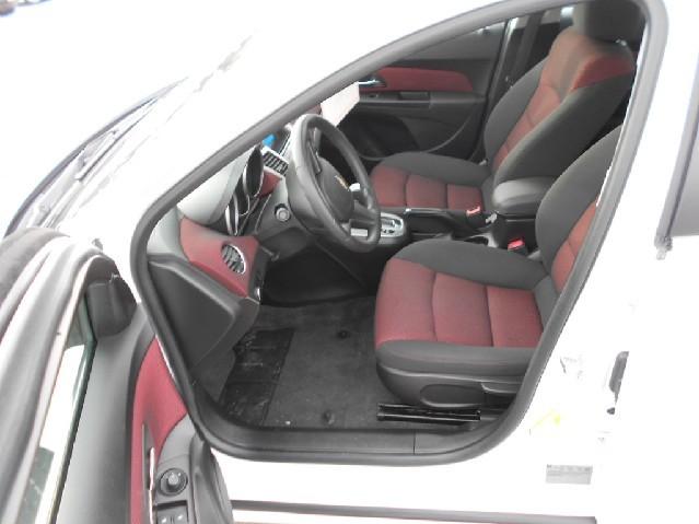 Chevrolet Cruze 2012 photo 2
