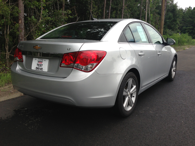Chevrolet Cruze 4dr AWD SUV Sedan