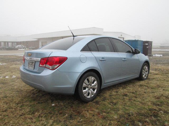 Chevrolet Cruze Blk Ext With Silver Trin Sedan