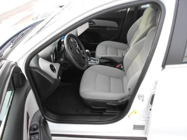 Chevrolet Cruze 2012 photo 2