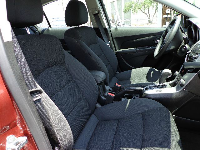 Chevrolet Cruze 2011 Nissan Juke SV Sedan