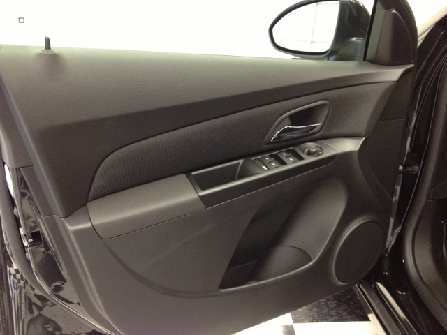 Chevrolet Cruze REG CAB 4X4 LOW Miles Sedan