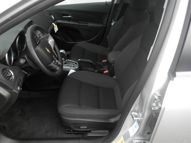 Chevrolet Cruze SE Sedan Sedan