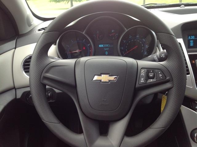Chevrolet Cruze 2WD Ext Cab Manual Sedan