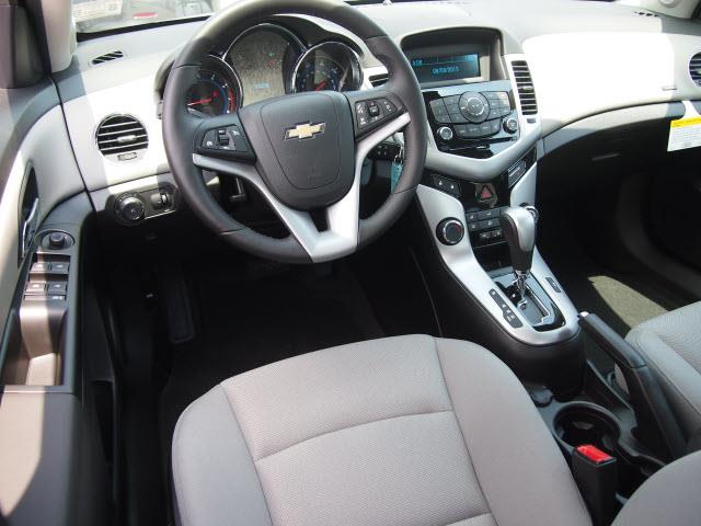Chevrolet Cruze 2014 photo 2