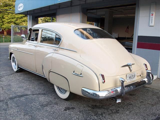 Chevrolet Deluxe Fleetline 1950 photo 2