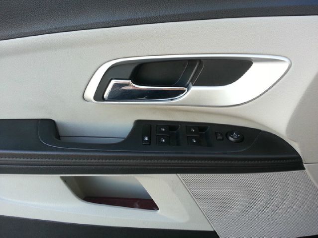 Chevrolet Equinox 2011 photo 2