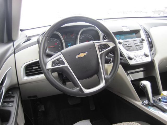 Chevrolet Equinox 2011 photo 2