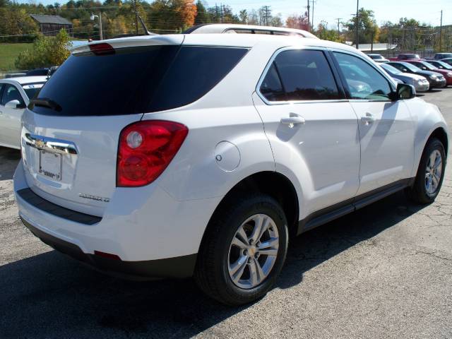 Chevrolet Equinox 2011 photo 2