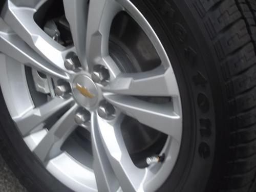 Chevrolet Equinox 2011 photo 2