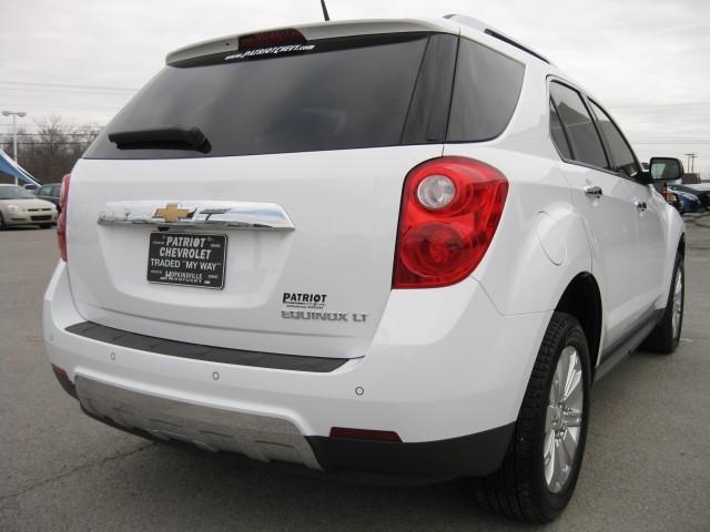 Chevrolet Equinox 2011 photo 2