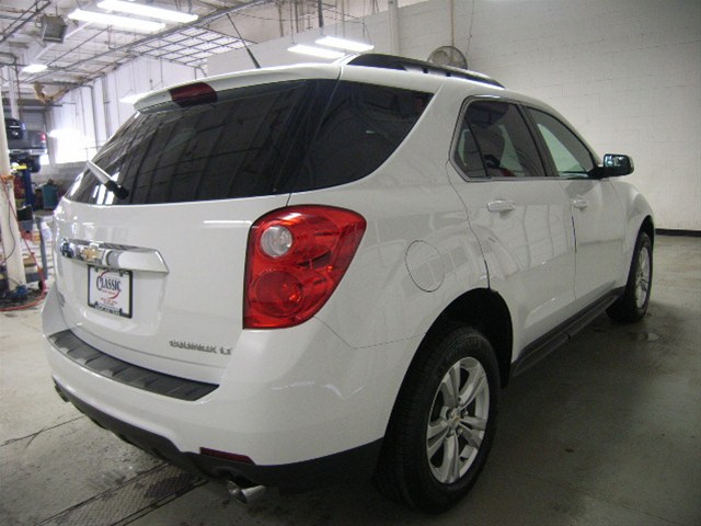 Chevrolet Equinox 2012 photo 2
