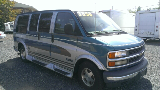 Chevrolet Express 1998 photo 1