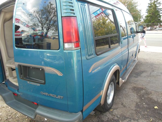Chevrolet Express 1998 photo 1