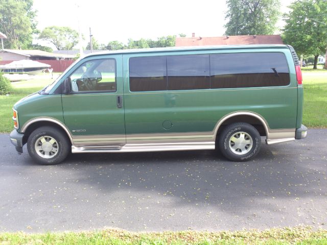 Chevrolet Express 1999 photo 4