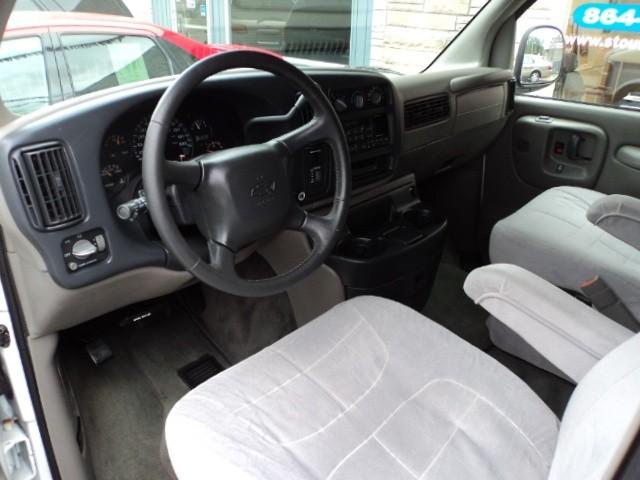 Chevrolet Express 1999 photo 1
