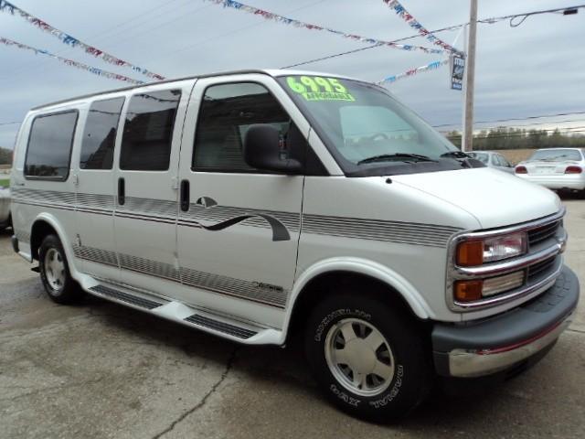 Chevrolet Express 1999 photo 3