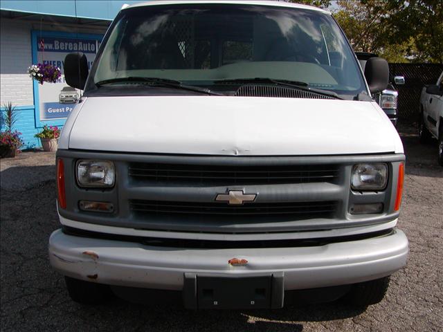 Chevrolet Express 1999 photo 1