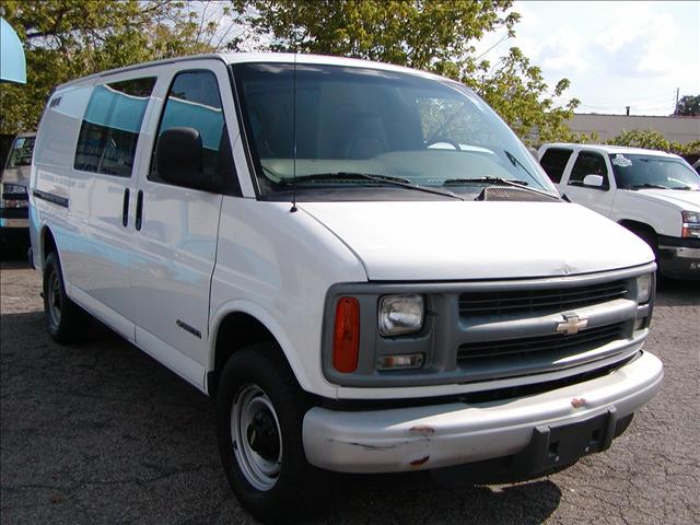 Chevrolet Express 1999 photo 2