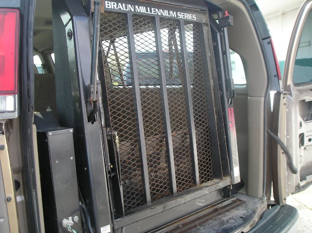 Chevrolet Express 2000 photo 1