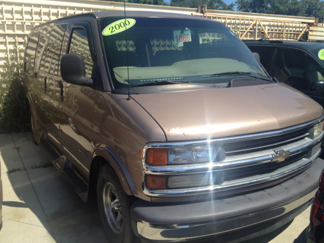 Chevrolet Express 2000 photo 4