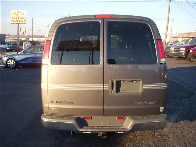 Chevrolet Express 2000 photo 3