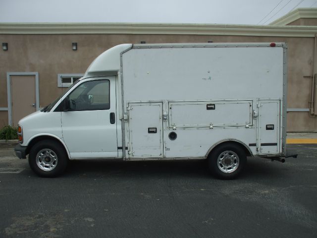 Chevrolet Express 2000 photo 2