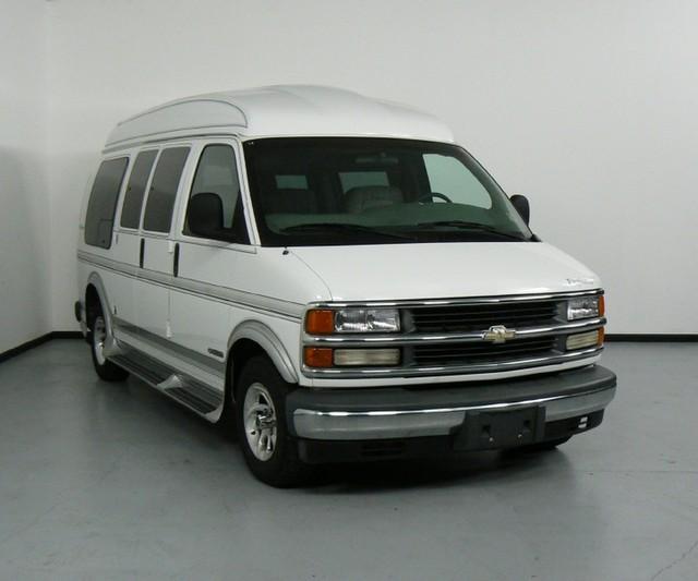 Chevrolet Express 2000 photo 3