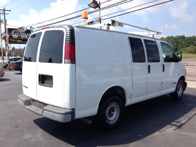 Chevrolet Express 2000 photo 1