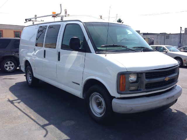 Chevrolet Express 2000 photo 3