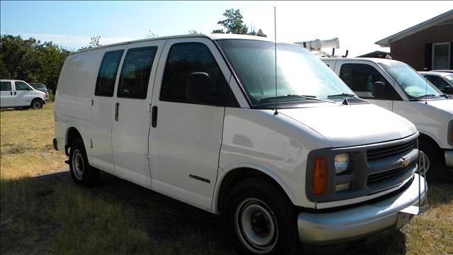 Chevrolet Express 2000 photo 2