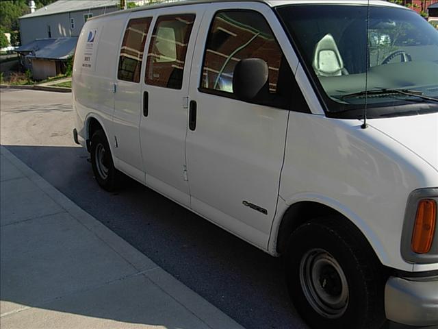 Chevrolet Express 2000 photo 2