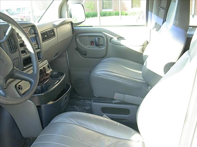 Chevrolet Express 2000 photo 4